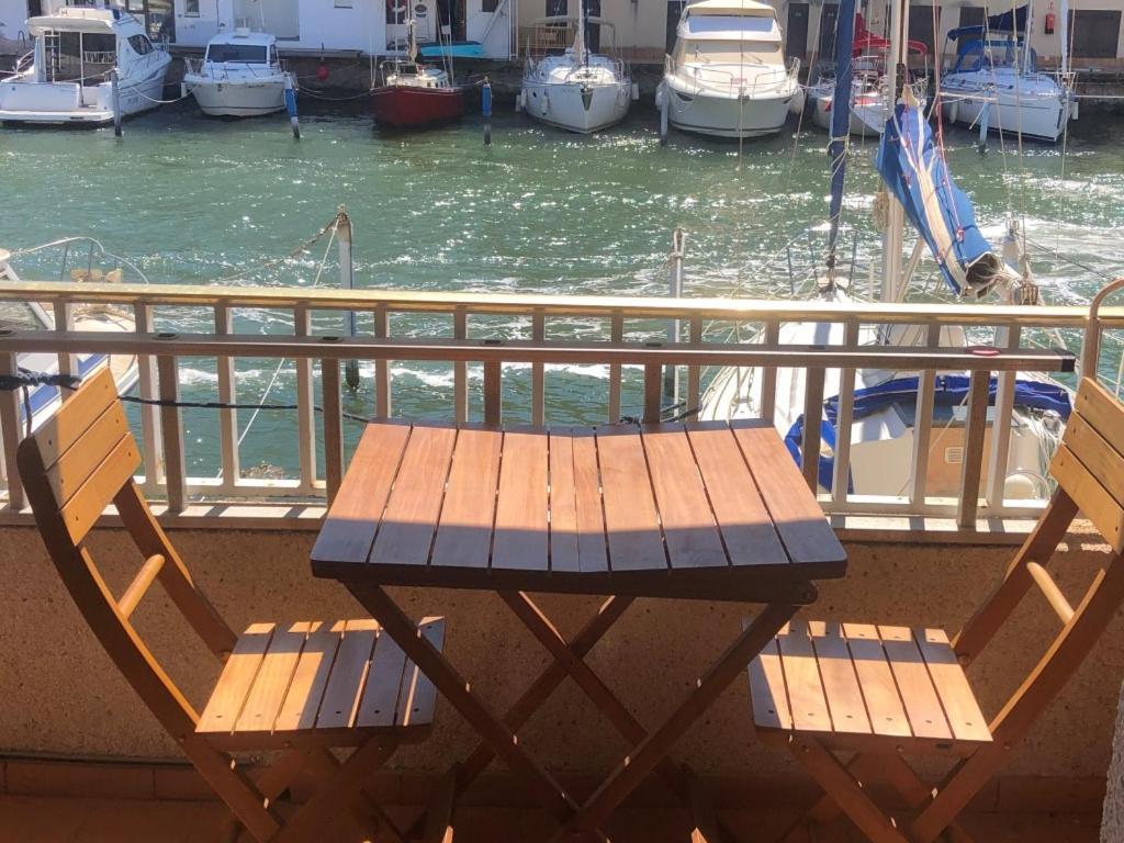 Port Ambar - Apartamento En La Marina De Empuriabrava - Balcon Con Vistas Al Canal - Playa - Wifi Dış mekan fotoğraf